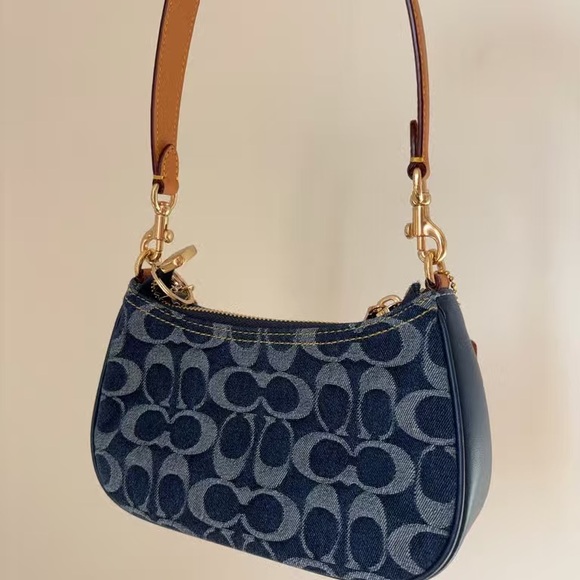 Coach Teri Shoulder Bag In Signature Denim - Picture 2 of 5